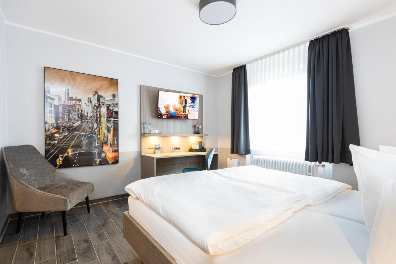 Hotel-Restaurant Fueck Leverkusen Buitenkant foto