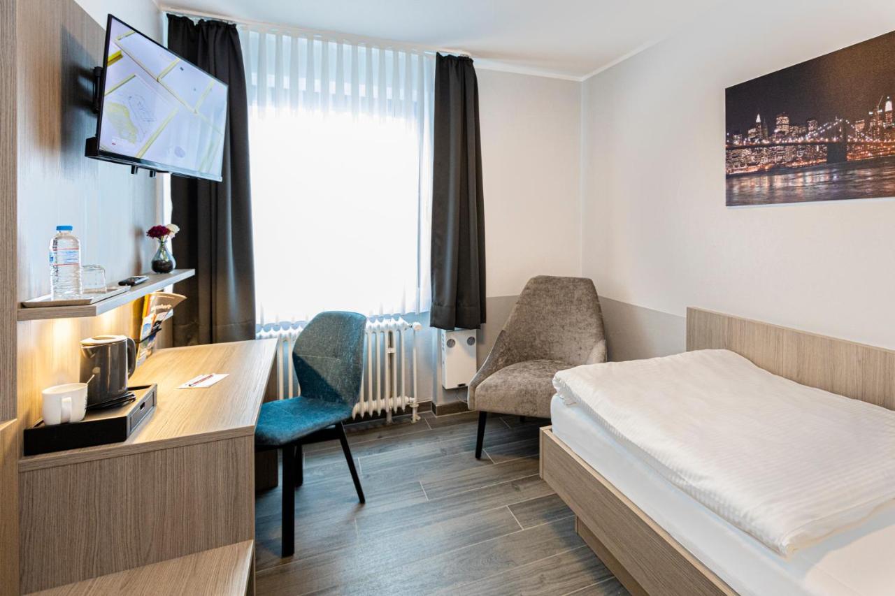 Hotel-Restaurant Fueck Leverkusen Buitenkant foto